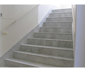 Лестница из мрамора Bianco Carrara